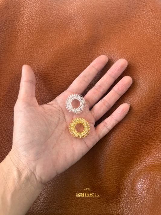 2 acupressure rings in silver and gold