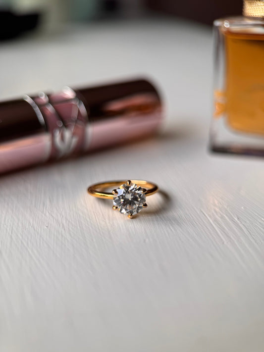 What's the difference between natural and labgrown diamonds and moissanite?