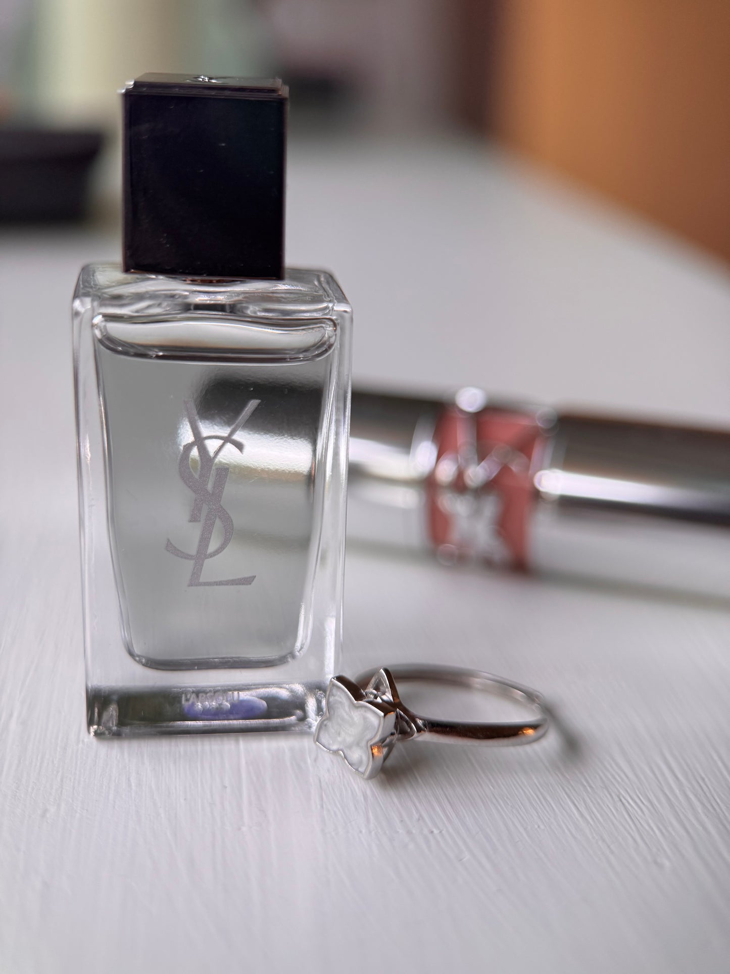 *Low stock* REMMIE white gold plated white flower fidget spinner ring