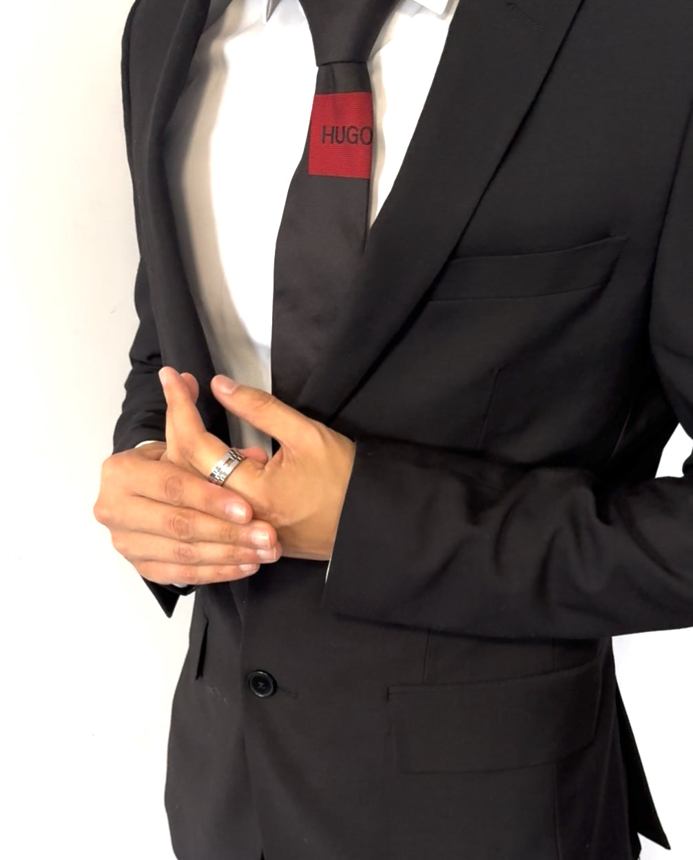 Men’s fidget ring man wearing suit 