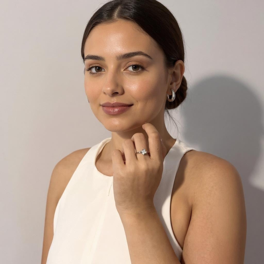 Woman wearing Remmie anxiety ring 